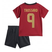 Camisa de Futebol Bélgica Leandro Trossard #9 Equipamento Principal Infantil Europeu 2024 Manga Curta (+ Calças curtas)